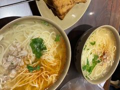 -亮亮面馆(经六路店)