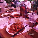 啤酒撸串子,因为瑞虹这家店店门口是可以摆桌子的