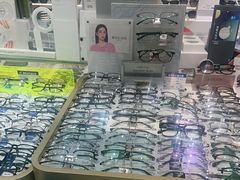 -美式眼镜·授权蔡司.依视路.尼康.豪雅.明月(人民广场店)