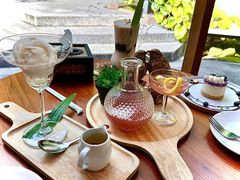 -Chom Cafe and Restaurant