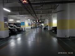 -爱琴海购物公园-地下停车场