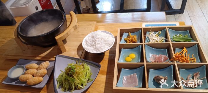 勺子米线·云南传统小吃市集(四方街店)图片