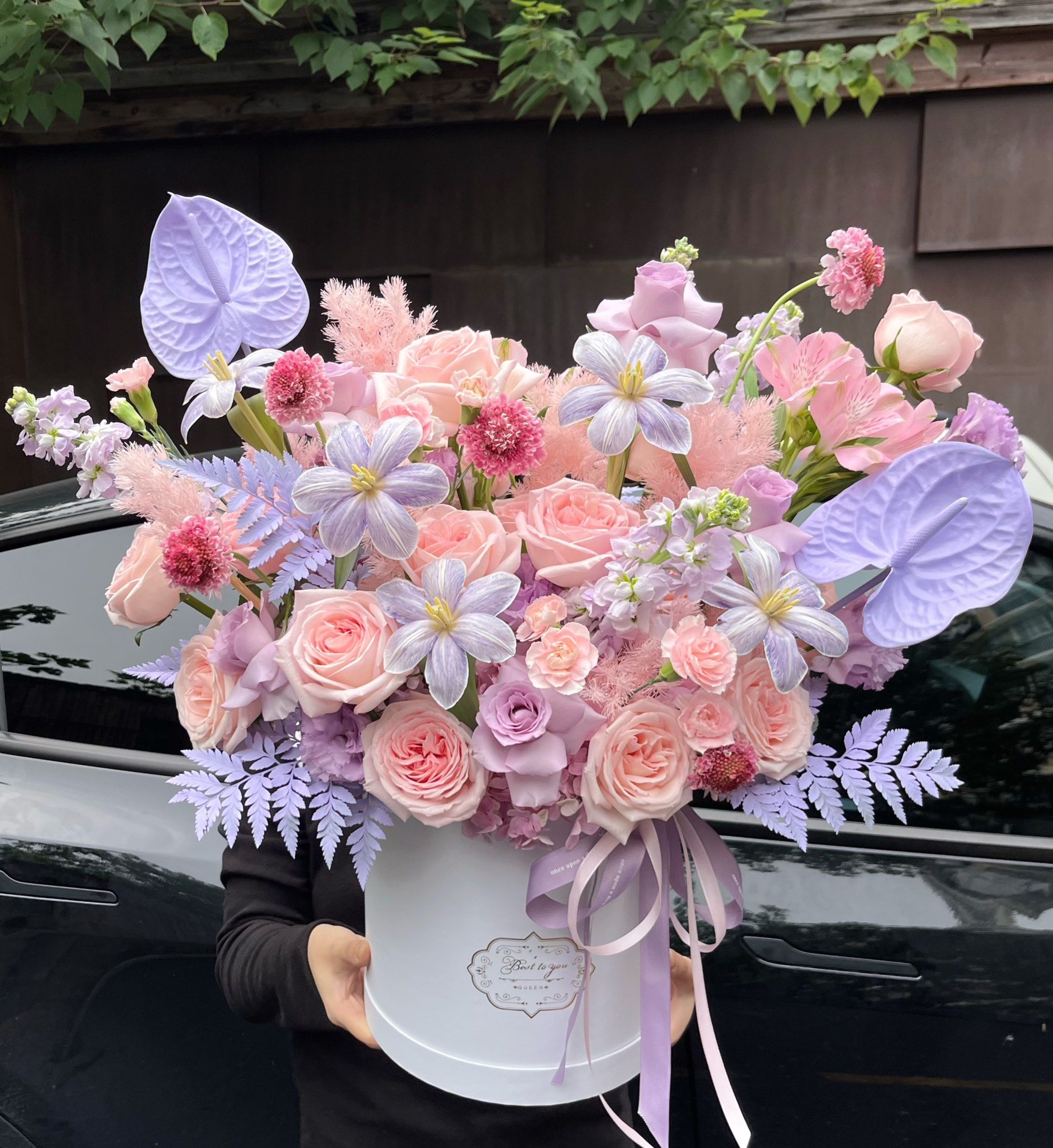 梦幻粉紫色鲜花抱抱桶