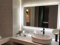 -上海虹桥中心爱琴海亚朵S酒店
