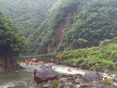 -安吉龙王山峡谷漂流