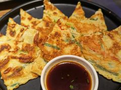 海鲜葱饼-明洞阿姨·韩式酱蟹烤肉·创意料理(三元桥店)