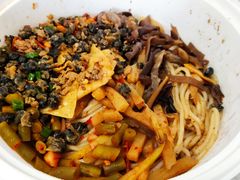 螺肉螺蛳粉-怂猫抓子·成都冒烤鸭