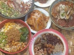 -爆炸头阿姨小四川正宗川味小吃(无任何分店)