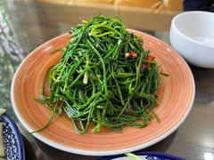 凉拌沙葱-壹阁胡羊焖饼(特色小吃街店)