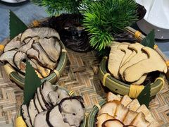 见手青家族野生菌-慢丽江·云南野生菌土鸡锅(付家庄店)