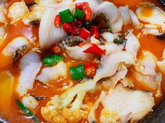 思茅酸汤鱼片-老滇山寨•云南特色菜•地方菜•民族风情歌舞表演(金碧店)