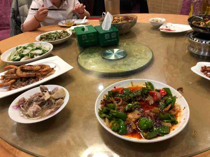 巴蜀食府(阅江楼南门店)-"环境不错,口味适合大众,比较能接受.