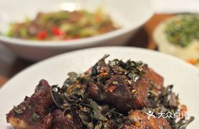 Fragrant Spareribs with Pepper Leaves