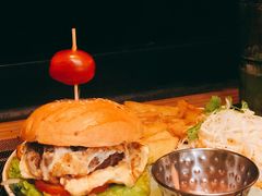 汉堡-Chuon Chuon Bistro & Sky Bar