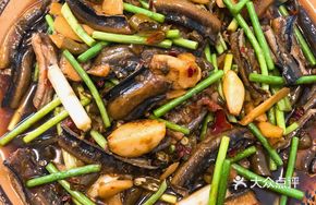 Stir-fried Eel with Garlic Chives