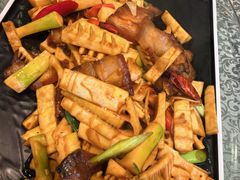 -德彪酒馆围炉串串
