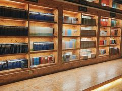 -新华里咖啡书吧(新华书店小寨店)