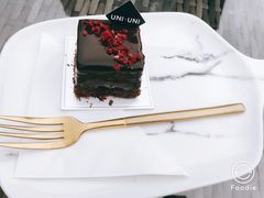 -UNI UNI(环亚凯瑟琳店)