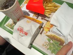 -麦当劳(上海虹桥站30B检票口楼上)