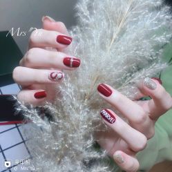 -Pink You美甲洗眉纹绣定制中心