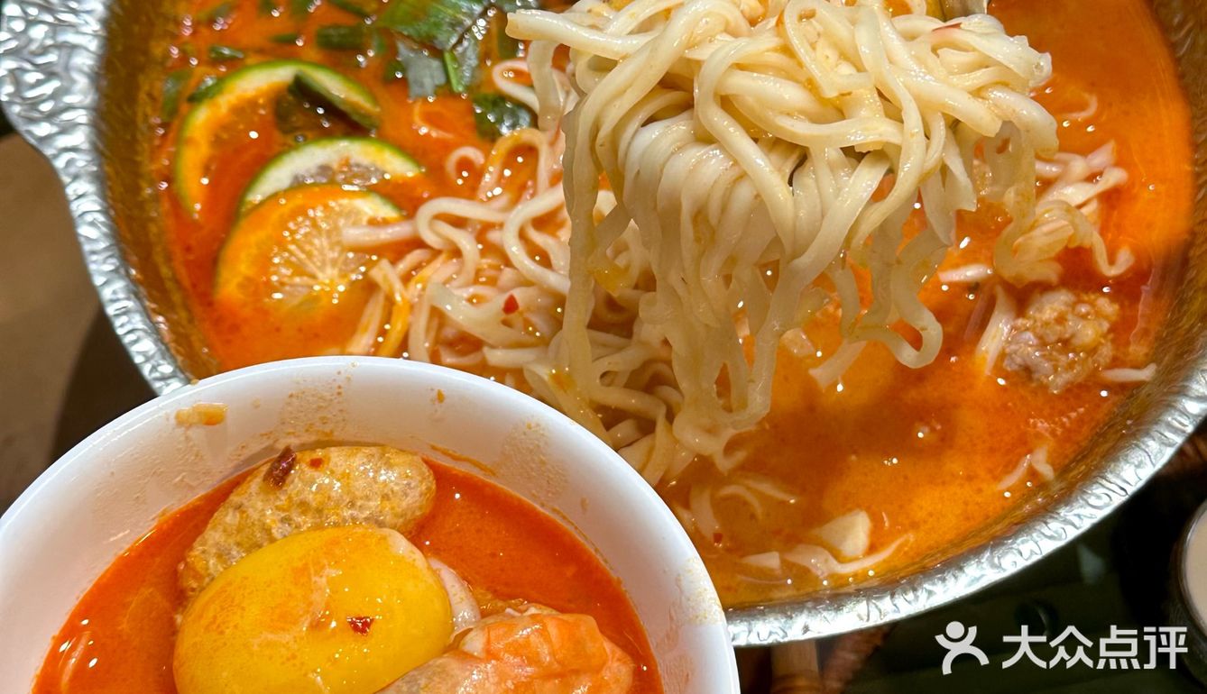 来版纳一定要去大金塔对面这家泰餐厅！