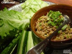 生菜叶、高丽菜叶的生菜包肉末-花马天堂云南餐厅 Lost Heaven(高邮路店)