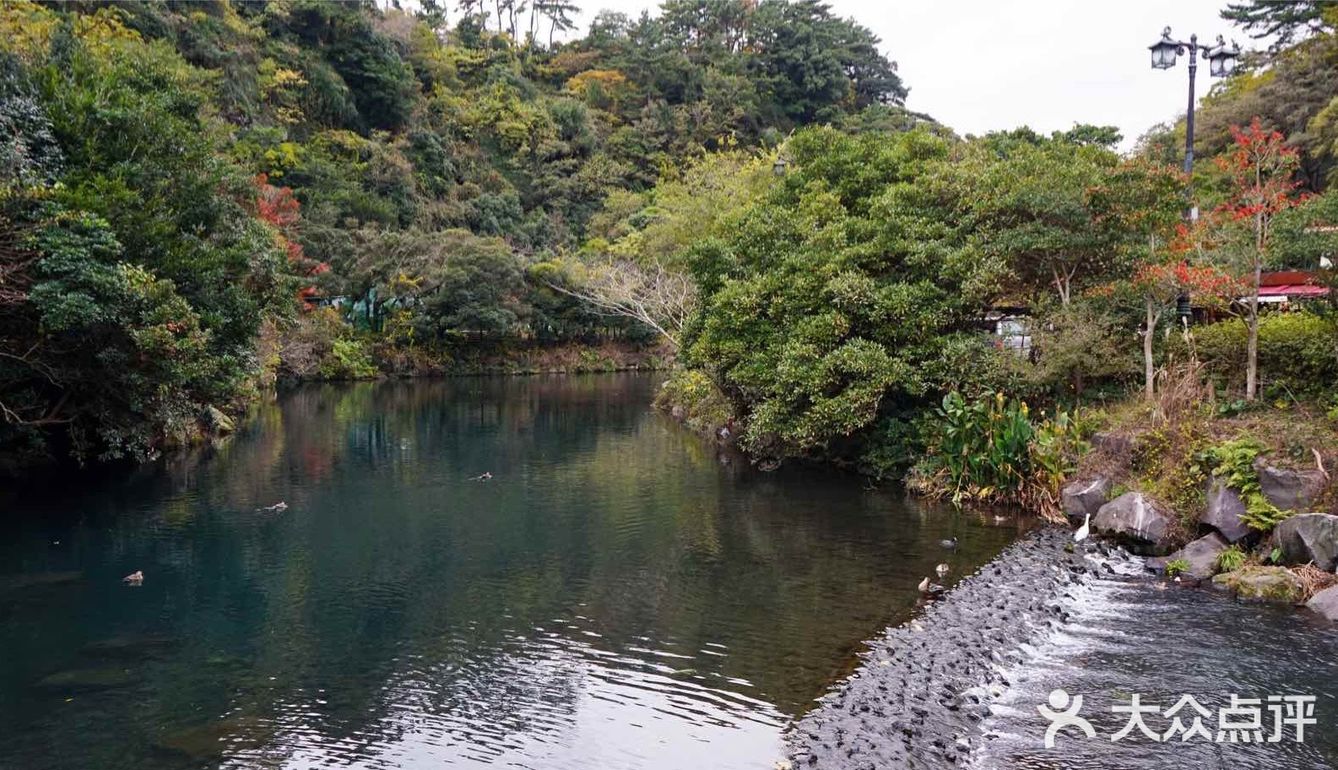 潭水深20m，清澈无比