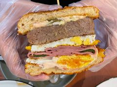 双蛋指椒牛肉汉堡-魏斯理汉堡(西安沣东吾悦店)