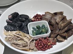 船歌特色熏蹄膀-船歌·鱼水饺青岛菜(正阳路店)
