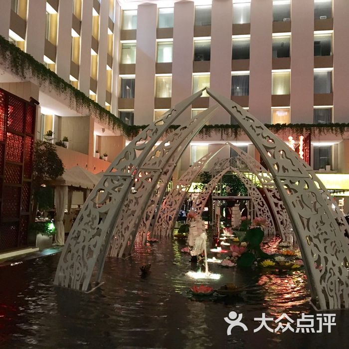丽兹自助餐厅