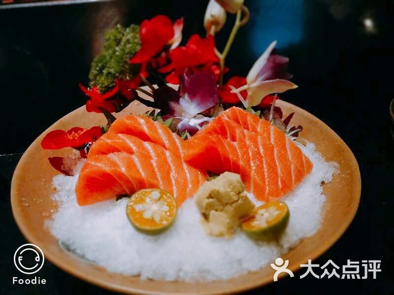 渔火炭火烤肉·居酒屋火焰三文鱼图片-北京日本料理-大众点评网