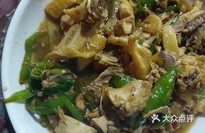 Green Pepper Stir-fried Chicken