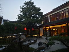 院子夜景-全季酒店（苏州观前街平江路店）(原临顿路地铁站店)