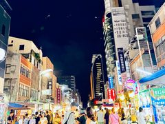 -六合夜市
