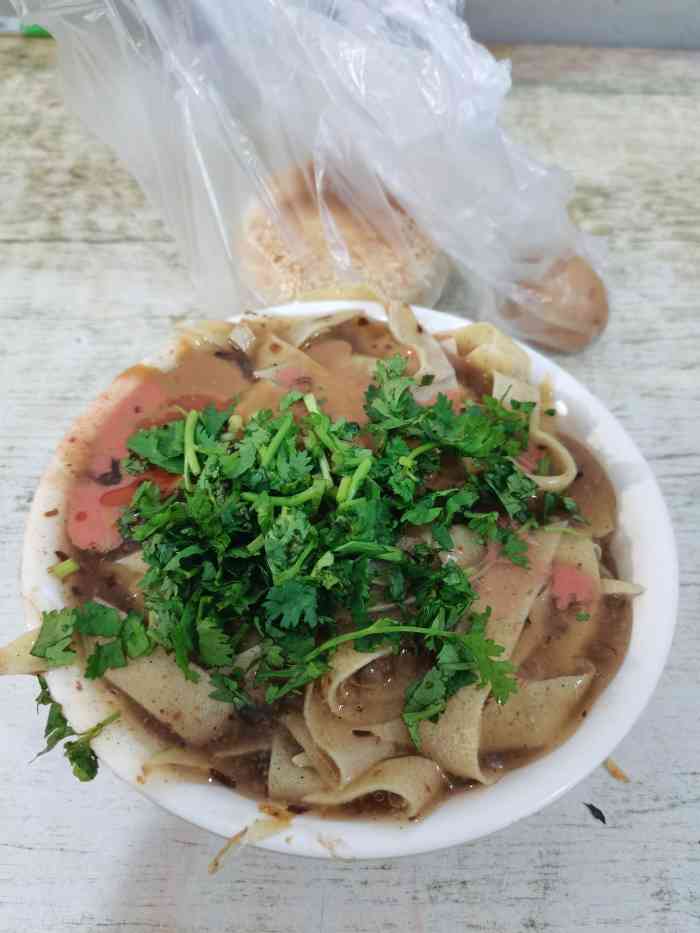 清真祥通锅巴菜-"这家在周边算是比较有名,几乎天天排队,想.