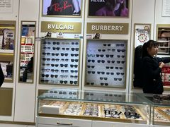 -美式眼镜·授权蔡司.依视路.尼康.豪雅.明月(人民广场店)