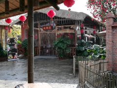 -茅草房·河畔园林火锅