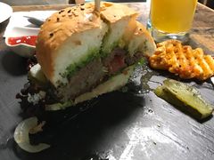 -HIGH FIVE哈福手工汉堡(桂林路店)