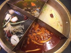 -沸炉重庆老火锅(军事博物馆店)