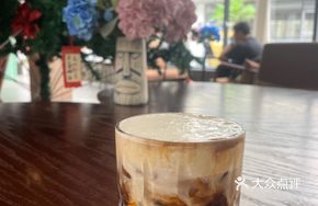 Waterfall Cream Iced Americano