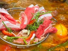 -野山舂·贵州现舂酸汤火锅(鸿通城店)