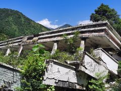 -四川汶川特大地震漩口中学遗址