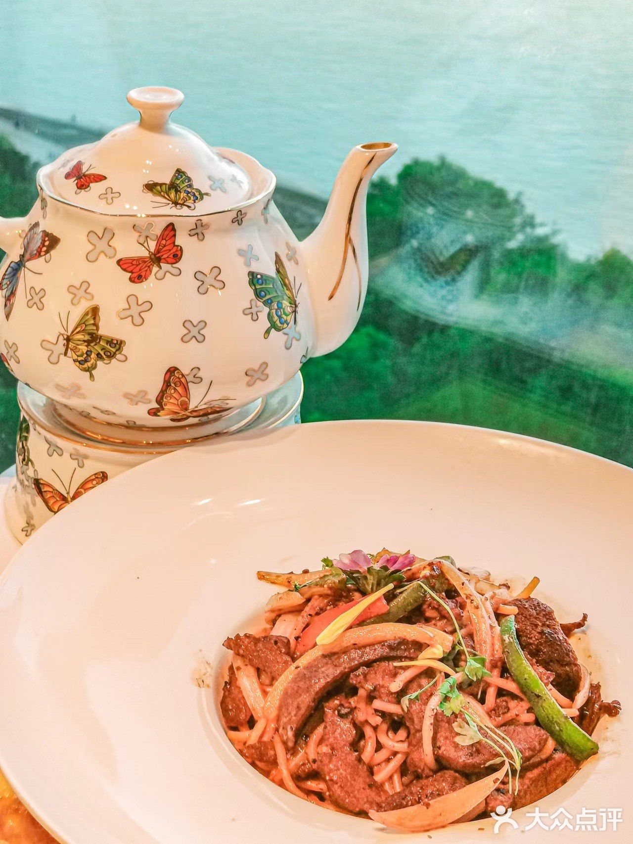 俯瞰瑰丽江景，品味精致美食🌈