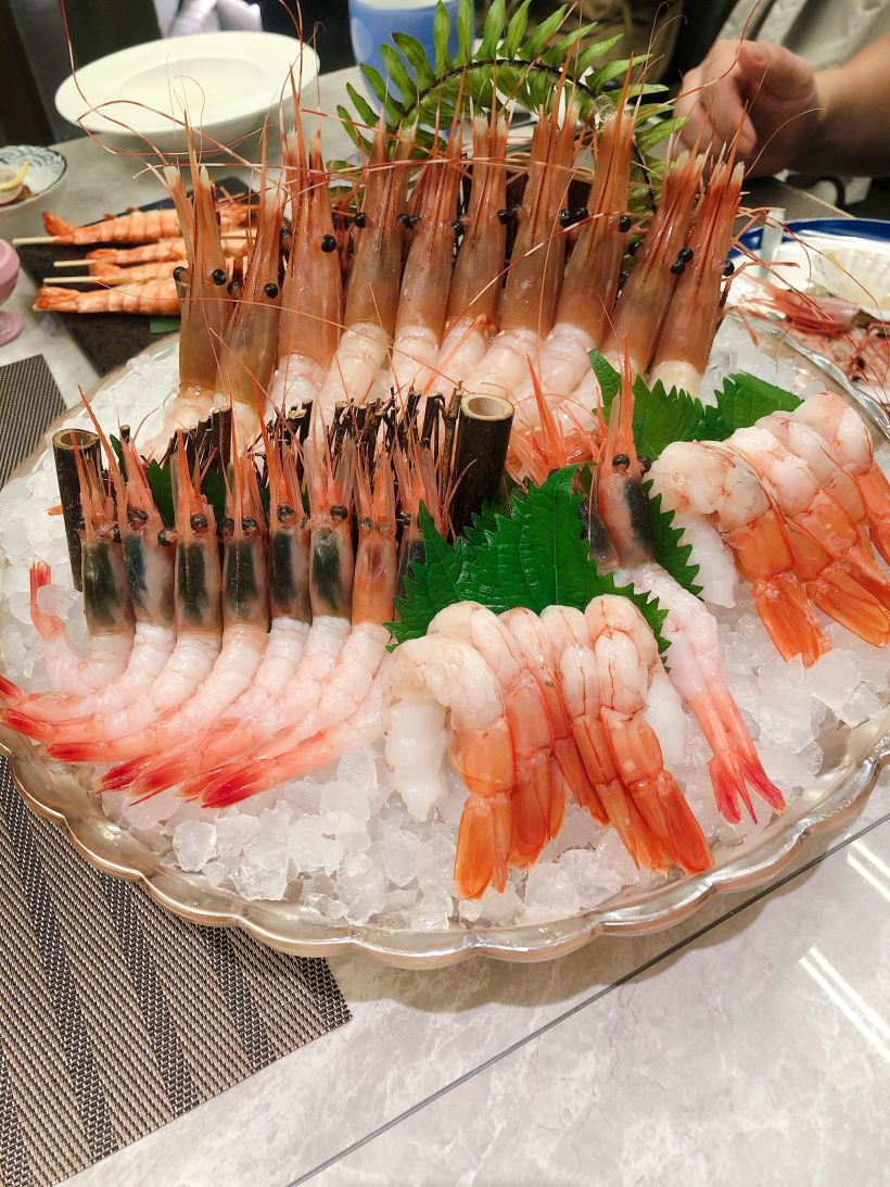 「刺身拼盘」 刺身拼盘包括鳌虾,帝王蟹,三文鱼,北极贝,甜虾,元贝等一