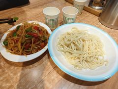 -白阿婆过油肉拌面·大盘鸡