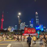 在外滩看海