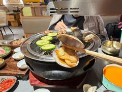 -围炉肉舍•炭烤活鳗•丹东海鲜烤肉(步行街店)