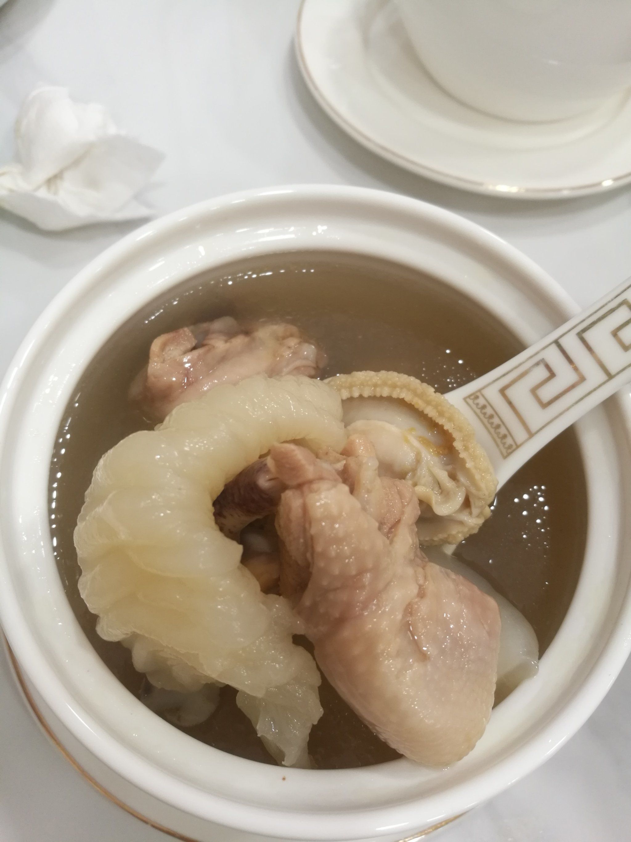 花胶炖鸡汤养颜又滋补是最适合女生喝的