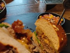 -HIGH FIVE哈福手工汉堡(桂林路店)