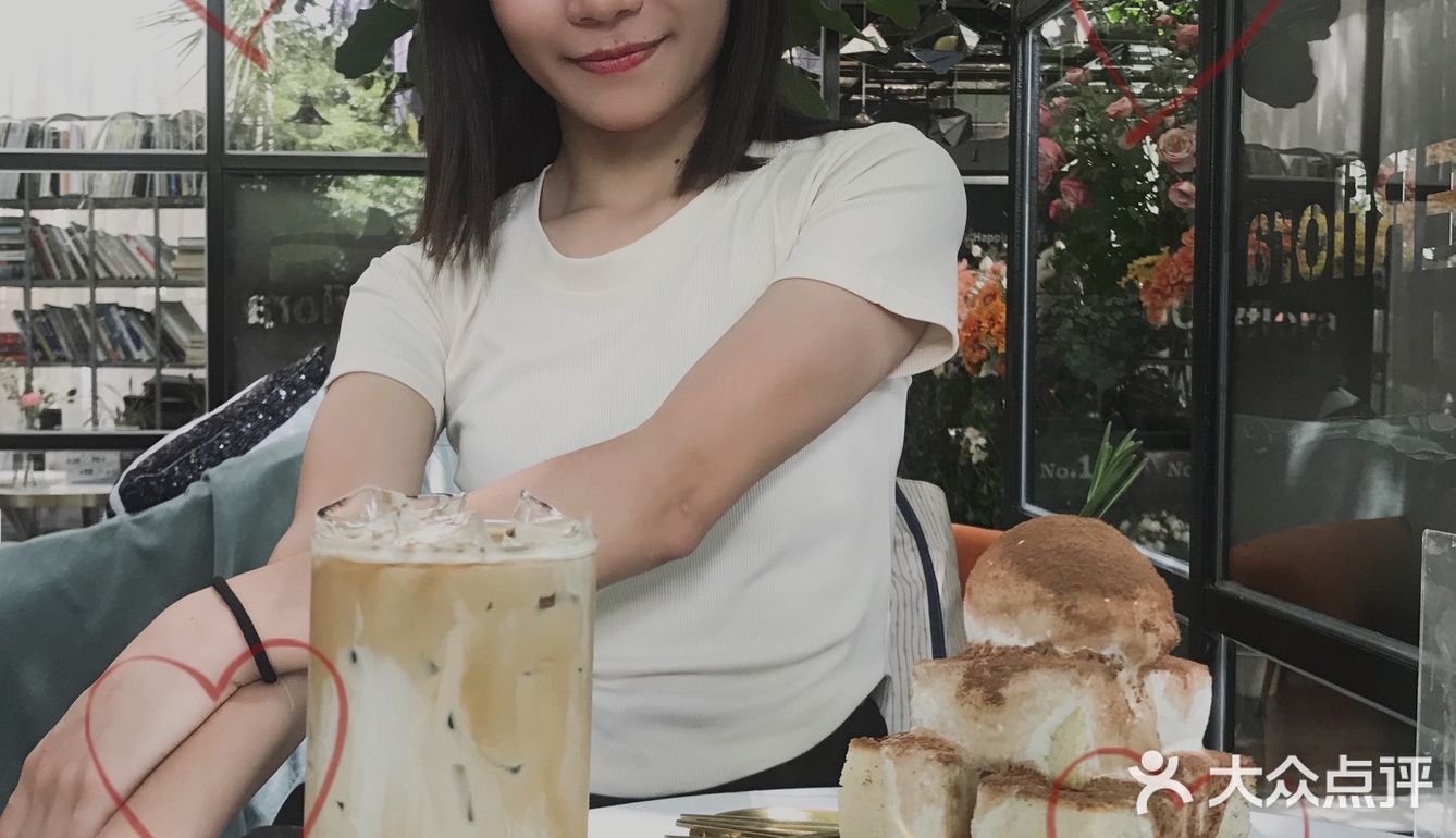 初见鲜花咖啡店☕️💐